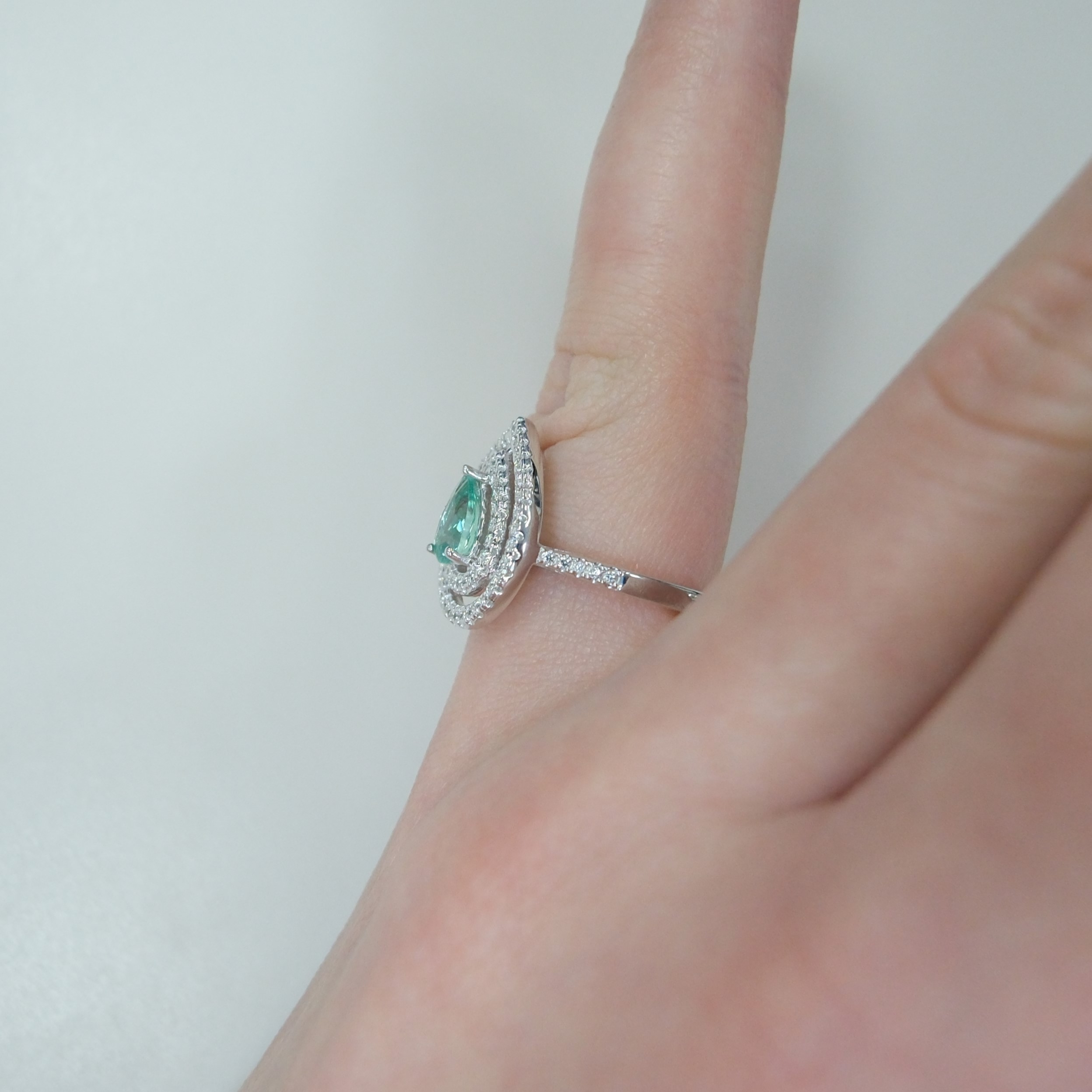 Серебряное кольцо с апатитом